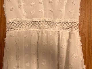 Abito bianco in voile con pois