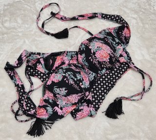 Marina Abagnale Bikini   → Taglia e Misure in foto