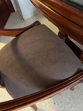Mesa de comedor y 6 sillas de madera