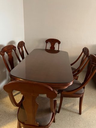 Mesa de comedor y 6 sillas de madera