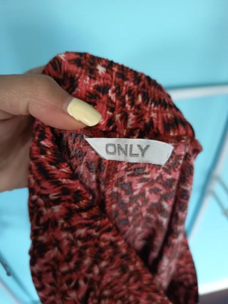Pantalón estampado marrón y rojo