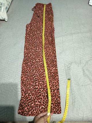 Pantalón estampado marrón y rojo