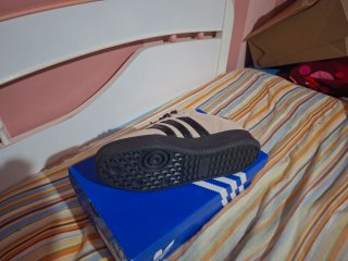 Zapatillas Adidas Beige y Negras