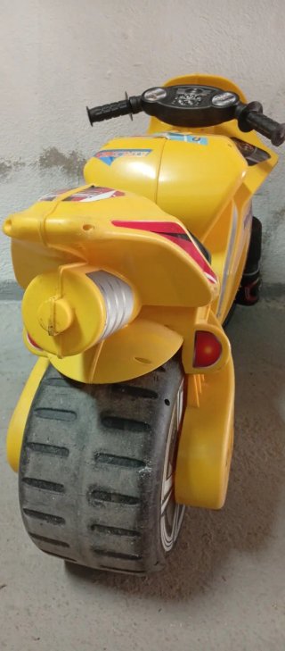 Moto muy grande y quad a batería con cargador