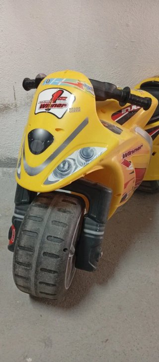Moto muy grande y quad a batería con cargador