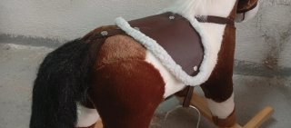 Caballo balancín infantil en muy buen estado