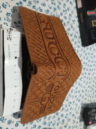 Billetera de piel Gucci grabada