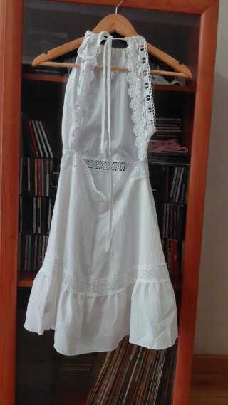 VESTIDO CORTO DE COLOR BLANCO