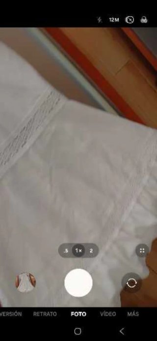 VESTIDO CORTO DE COLOR BLANCO