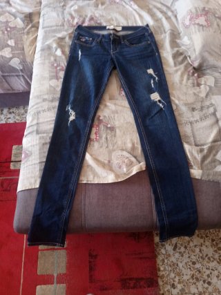 Pantalones vaqueros Hollister rotos talla 3 L