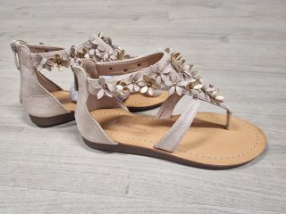 Sandalias de mujer rosa palo con flores de verano