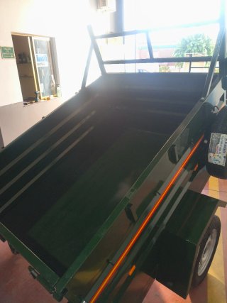 Remolque basculante por inercia