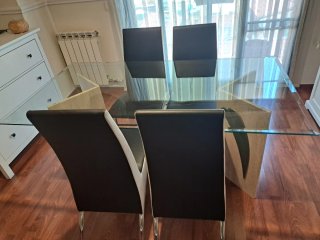 Preciosa   Mesa Comedor Cristal y Sillas Polipiel