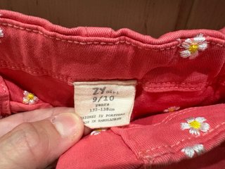 Pantalón corto Zara rosa flores amarillas bordadas