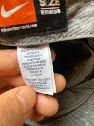 Gorra Nike Gris