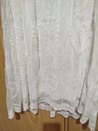 Falda de encaje blanca