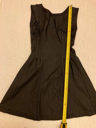 Precioso vestido negro elástio con bordados