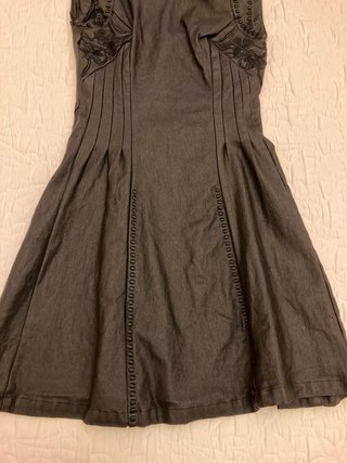 Precioso vestido negro elástio con bordados