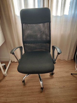 Silla de oficina ergonómica negra