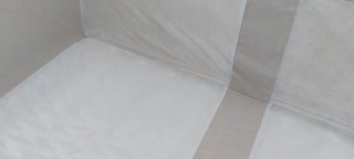 Sofá de tela beige