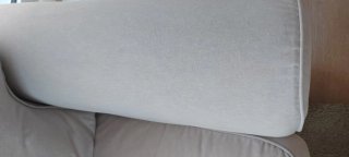 Sofá de tela beige