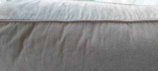 Sofá de tela beige