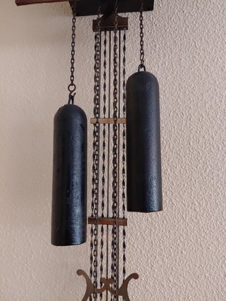 Reloj de pared antiguo con péndulo