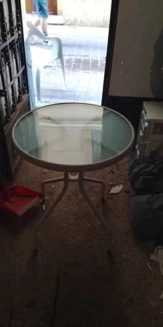 Mesa redonda cristal y metal
