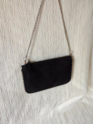 Bolso negro Zara bandolera tachuelas plateadas