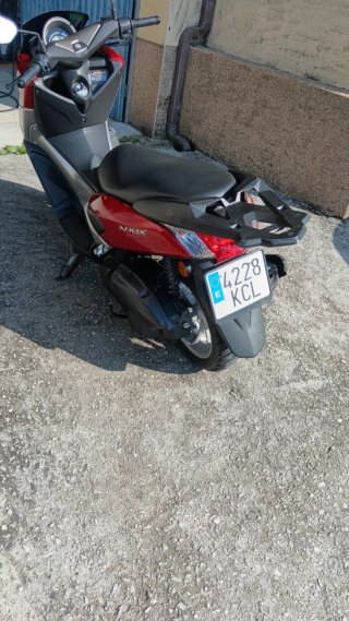 Yamaha NMAX 125 Scooter Rojo/Plata