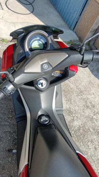 Yamaha NMAX 125 Scooter Rojo/Plata