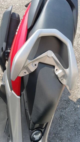 Yamaha NMAX 125 Scooter Rojo/Plata