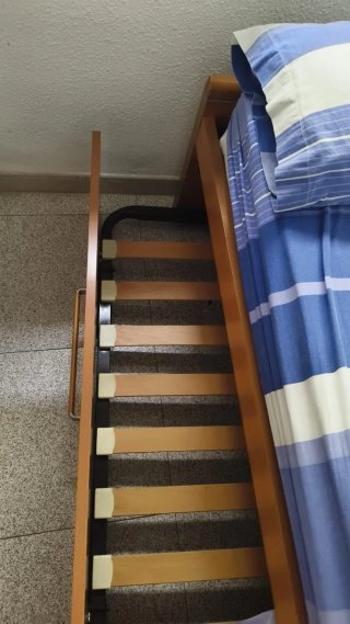Cama nido 90cm madera pino con un colchón.