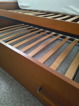 Cama nido 90cm madera pino con un colchón.