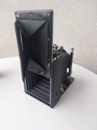 Cámara fotográfica vintage,  funda y complementos.