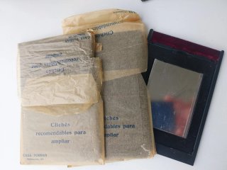 Cámara fotográfica vintage,  funda y complementos.
