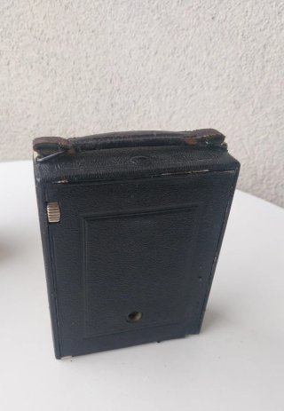 Cámara fotográfica vintage,  funda y complementos.
