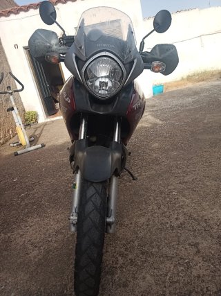 Honda Transalp Negra y Roja