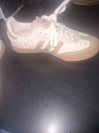 Deportivas Adidas Beige y Doradas