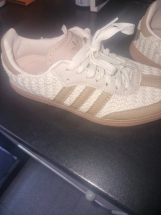 Deportivas Adidas Beige y Doradas