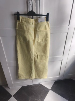 Falda vaquera midi Stradivarius amarilla T.34