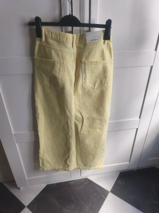 Falda vaquera midi Stradivarius amarilla T.34