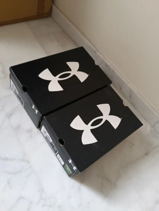 Cajas Under Armour Negras