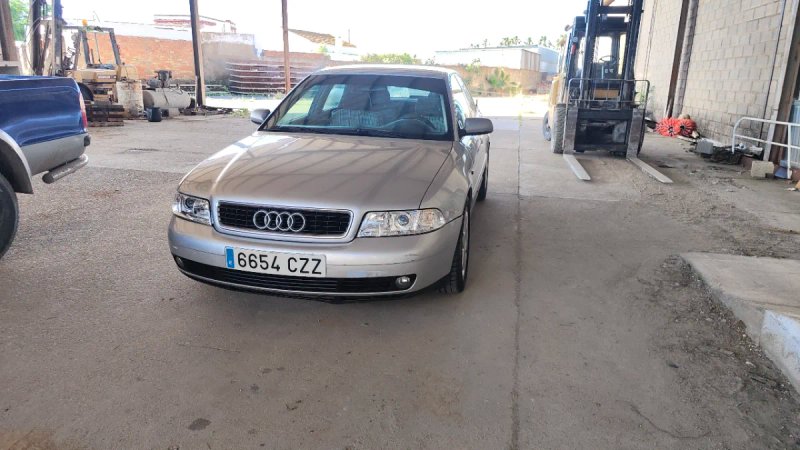 Audi A4 2000 - foto 1