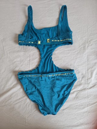 Trikini con pedrería.