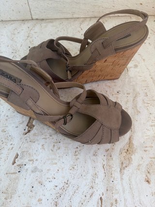Zara Sandalias Cuña Beige Talla 40