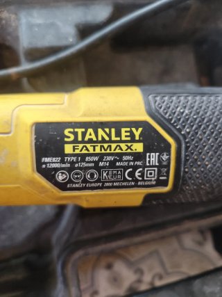 Amoladora Stanley con accesorios