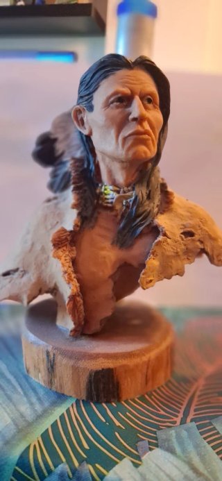 Dos figuras indios americanos base madera en busto