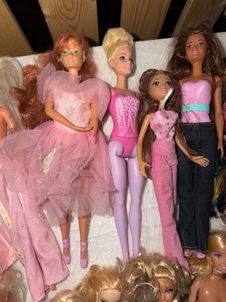 Lotto bambole Barbie e altre