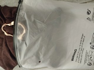 Vestido marrón sin estrenar con adorno dorado